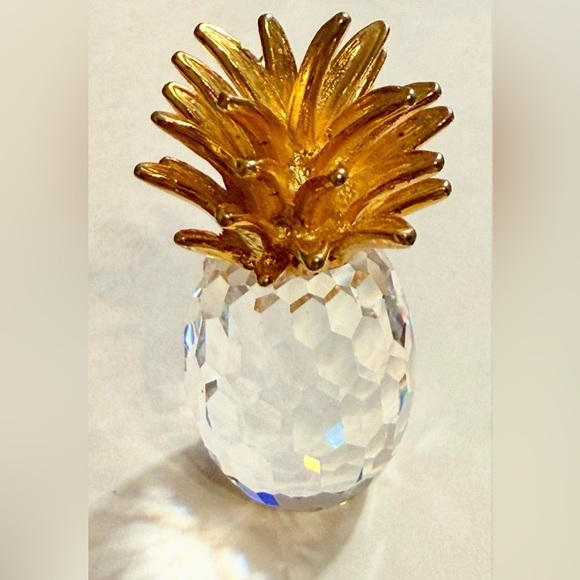 Mini crystal pineapple figurine - 2”H - minor scratches - lovely - brand unknown - Picture 3 of 7